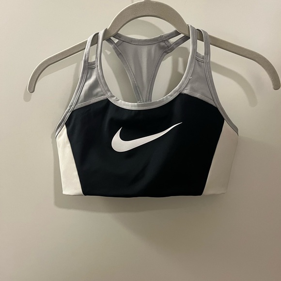 Nike sports bra - Picture 1 of 3